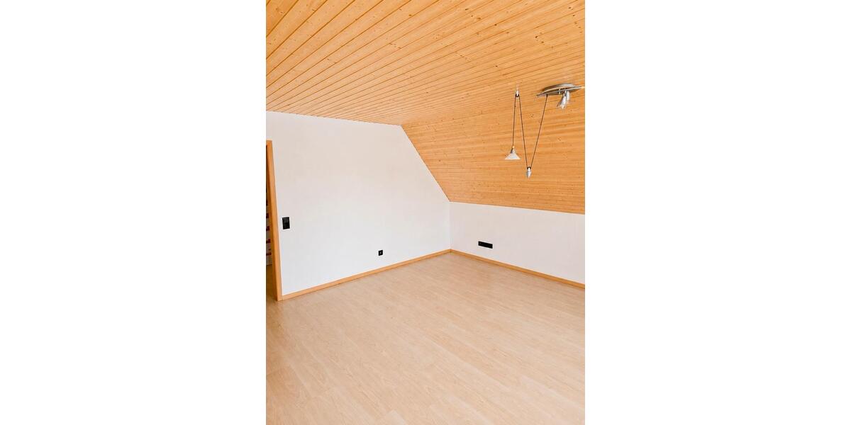 Dachgeschoßwohnung Ostfildern - 3 Zimmer, 70 m&sup2;, 1.000&euro; | Angebot:27608831