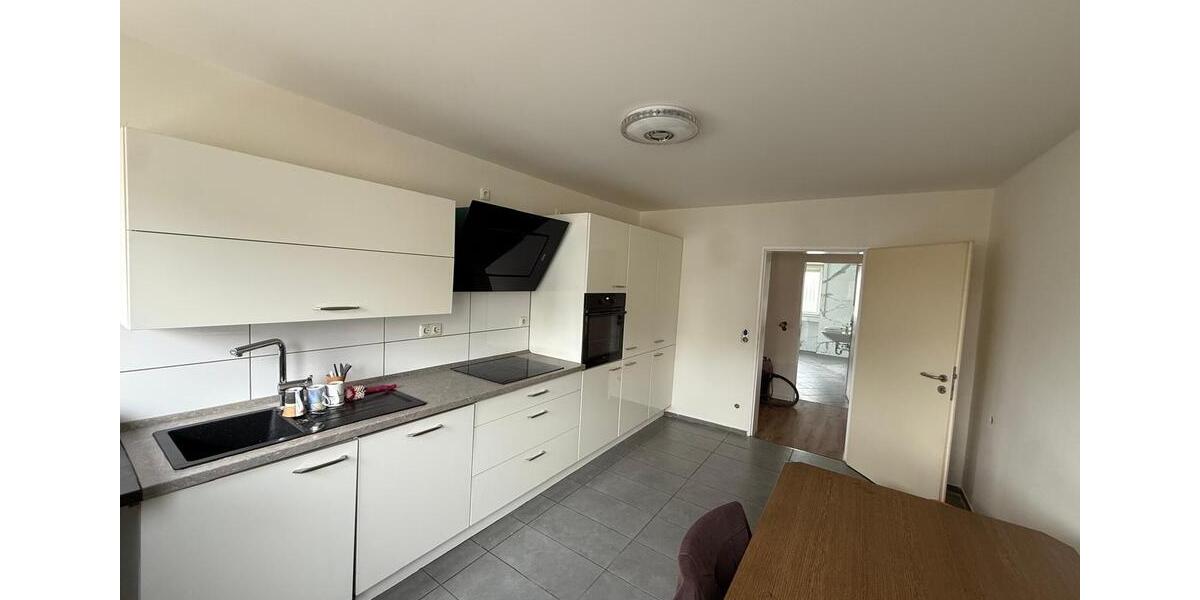 Etagenwohnung Nürtingen - 8 Zimmer, 165 m&sup2;, 1.930&euro; | Angebot:25942991