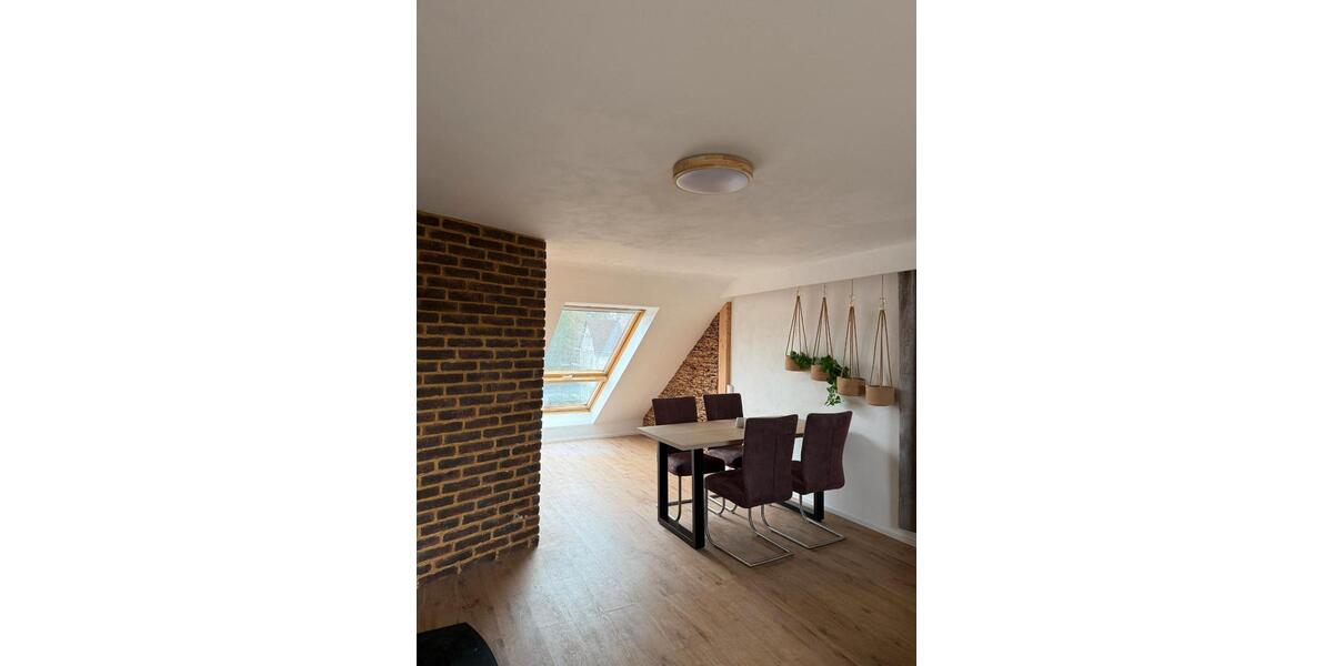 Dachgeschoßwohnung Laichingen - 3.5 Zimmer, 81 m&sup2;, 1.200&euro; | Angebot:25989323