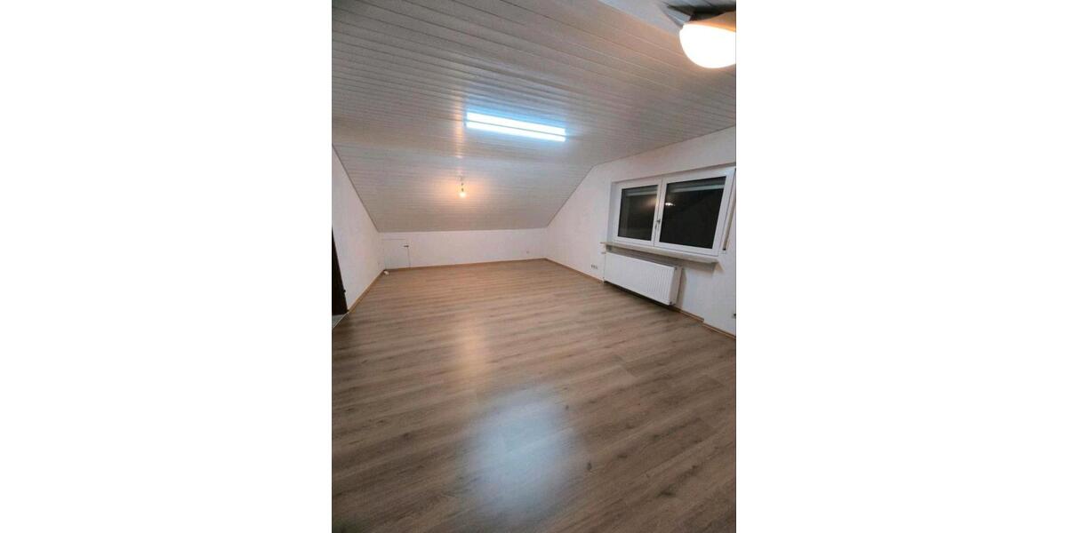 Dachgeschoßwohnung Göppingen Bruckwasen - 3 Zimmer, 75 m&sup2;, 925&euro; | Angebot:25022176