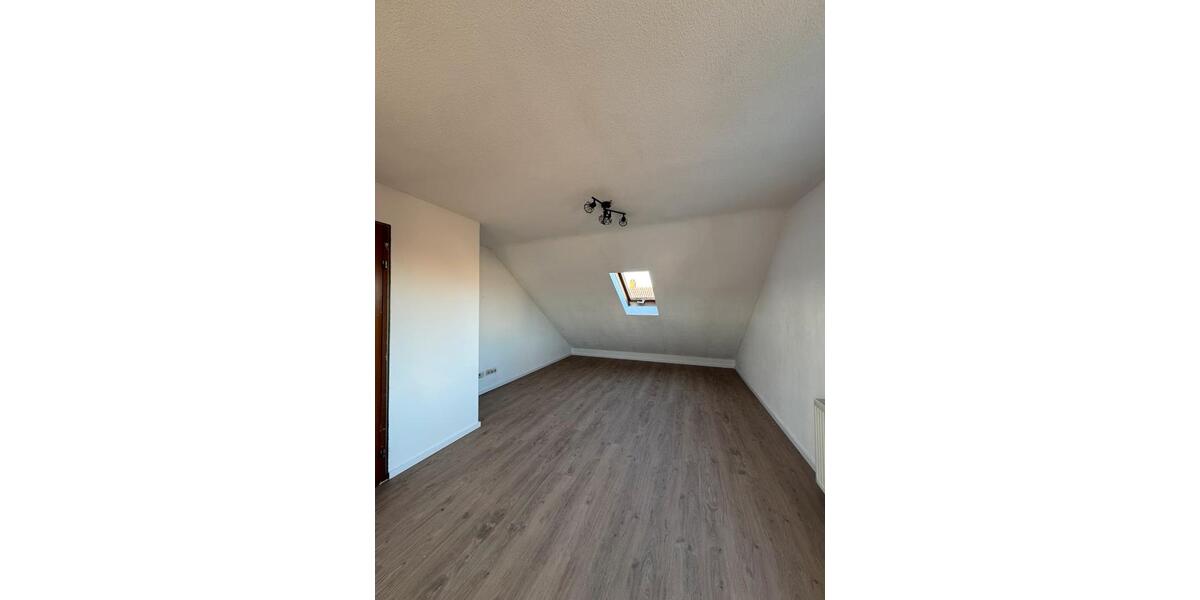 Dachgeschoßwohnung Ostfildern - 3 Zimmer, 75 m&sup2;, 1.300&euro; | Angebot:27564808