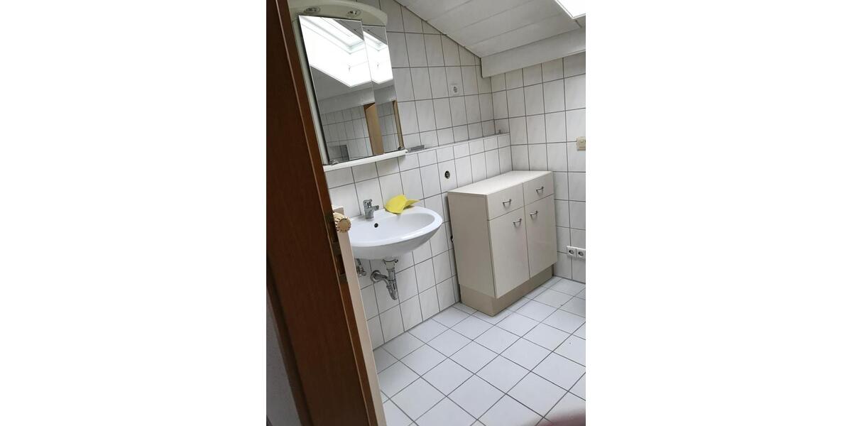 Dachgeschoßwohnung Neidlingen - 2.5 Zimmer, 65 m&sup2;, 690&euro; | Angebot:24338091