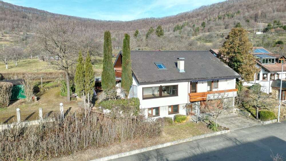 Etagenwohnung Dettingen/Erms Erms - 7 Zimmer, 210 m&sup2;, 2.370&euro; | Angebot:24847521