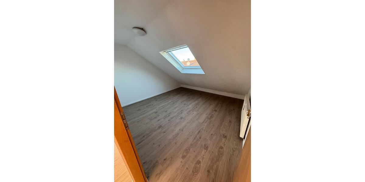 Dachgeschoßwohnung Ostfildern - 3 Zimmer, 75 m&sup2;, 1.300&euro; | Angebot:27564808
