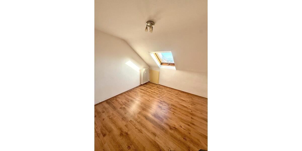 Dachgeschoßwohnung Kuchen - 3.5 Zimmer, 63 m&sup2;, 650&euro; | Angebot:26666019