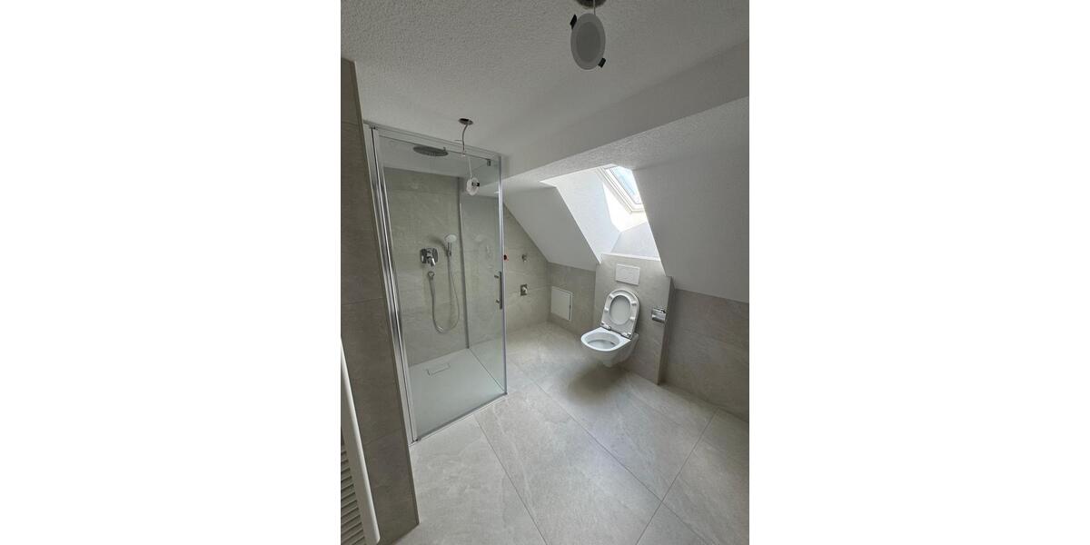 Dachgeschoßwohnung Gingen an der Fils - 4 Zimmer, 200 m&sup2;, 1.700&euro; | Angebot:25725035