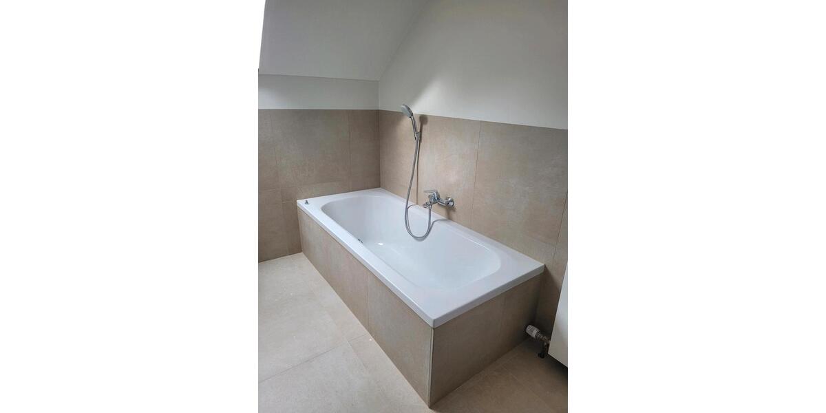 Dachgeschoßwohnung Winterbach - 4 Zimmer, 142 m&sup2;, 1.500&euro; | Angebot:25963187