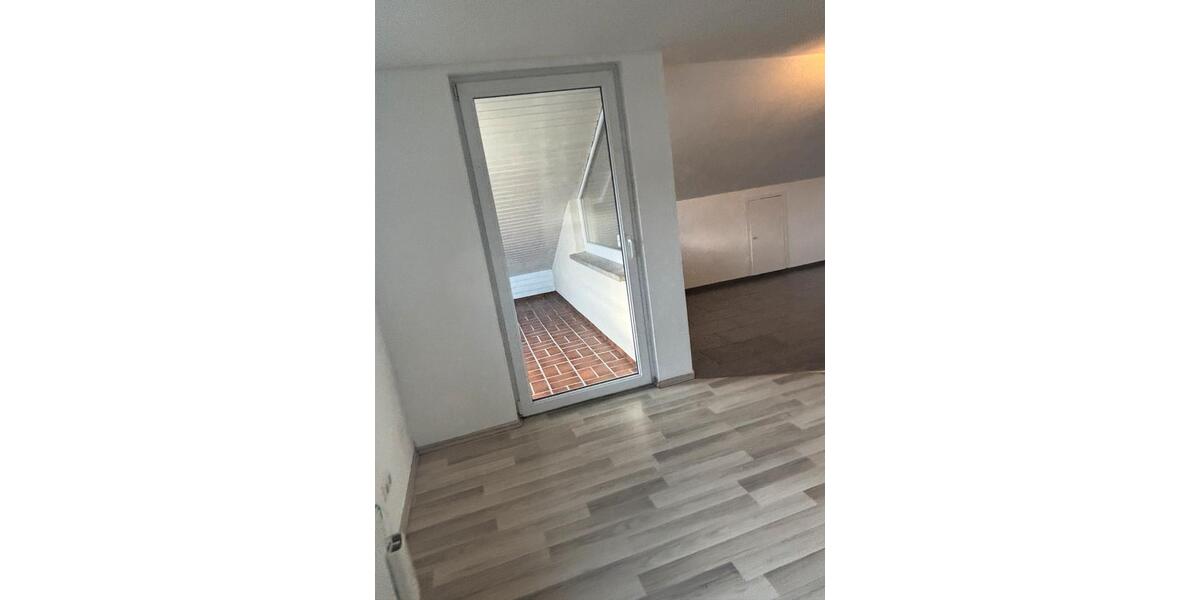 Dachgeschoßwohnung Plüderhausen - 2.5 Zimmer, 69 m&sup2;, 1.050&euro; | Angebot:25384288