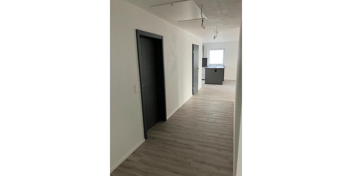 Dachgeschoßwohnung Mutlangen - 3.5 Zimmer, 120 m&sup2;, 1.100&euro; | Angebot:26029521