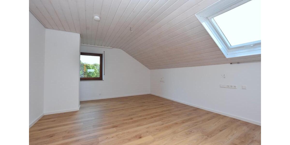 Dachgeschoßwohnung Hattenhofen - 4 Zimmer, 85 m&sup2;, 1.295&euro; | Angebot:25978990