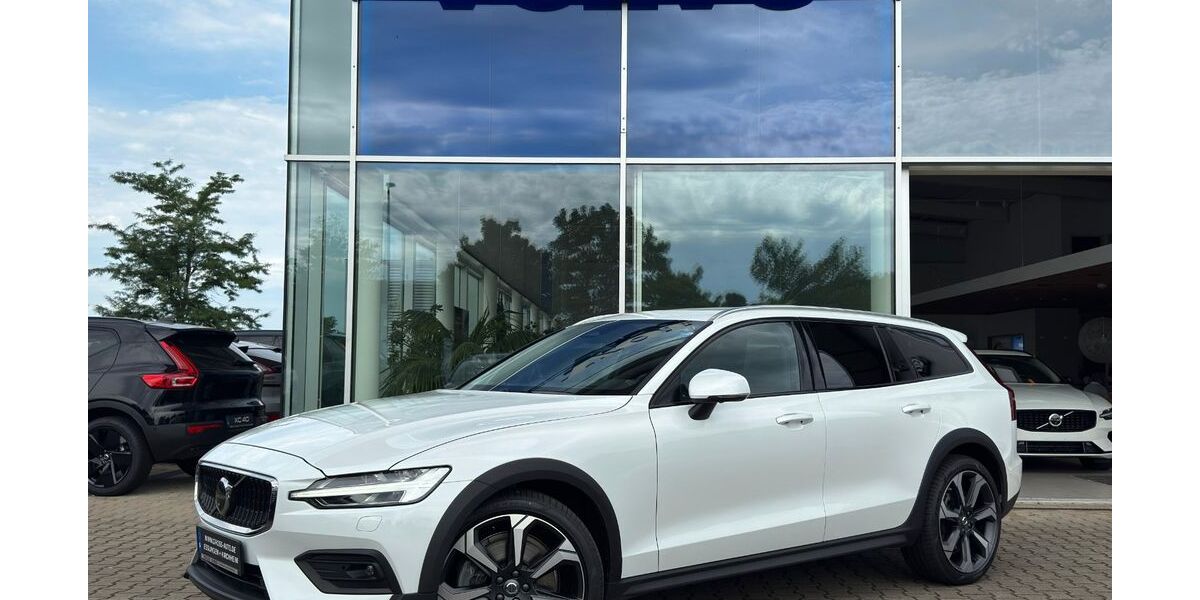 Volvo V60 Cross Country 25.700 km 45.400 &euro; Kirchheim/Teck 73230