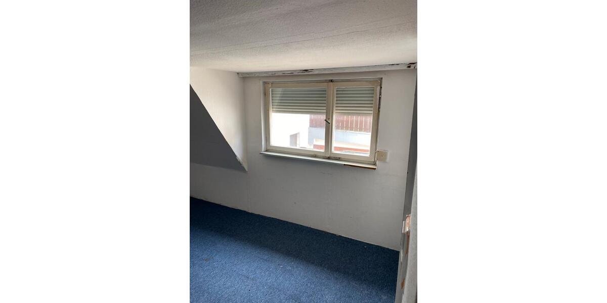 Einfamilienhaus Laichingen - 8 Zimmer, 122 m&sup2;, 140.000&euro; | Angebot:25935167