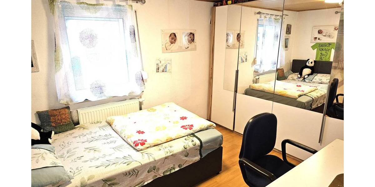 Etagenwohnung Laichingen Feldstetten - 7 Zimmer, 202 m&sup2;, 299.000&euro; | Angebot:25695100