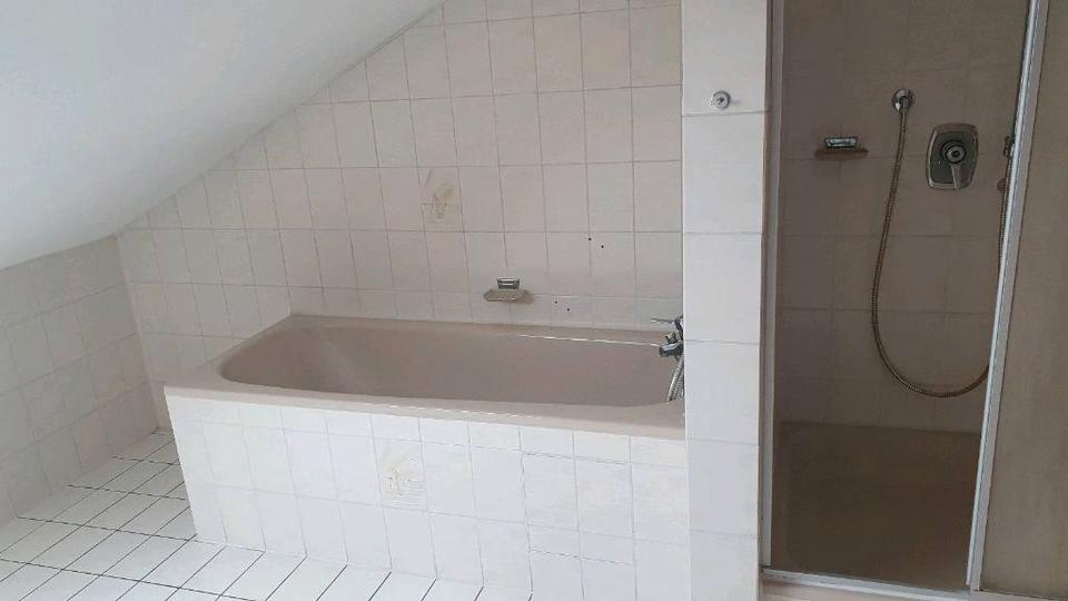 Dachgeschoßwohnung Weinstadt - 2.5 Zimmer, 65 m&sup2;, 660&euro; | Angebot:26676213