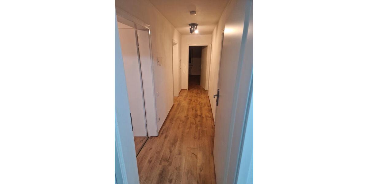 Dachgeschoßwohnung Kuchen - 3.5 Zimmer, 65 m&sup2;, 650&euro; | Angebot:25103993