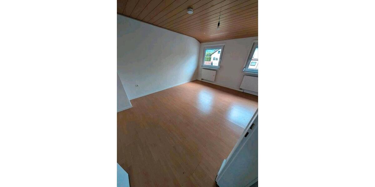 Etagenwohnung Nürtingen - 7 Zimmer, 147 m&sup2;, 1.499&euro; | Angebot:26592362