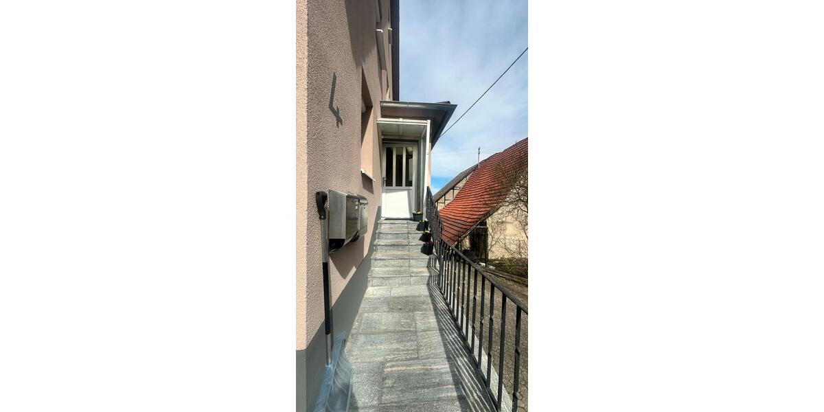 Erdgeschoßwohnung Laichingen - 4 Zimmer, 95 m&sup2;, 1.050&euro; | Angebot:26022413