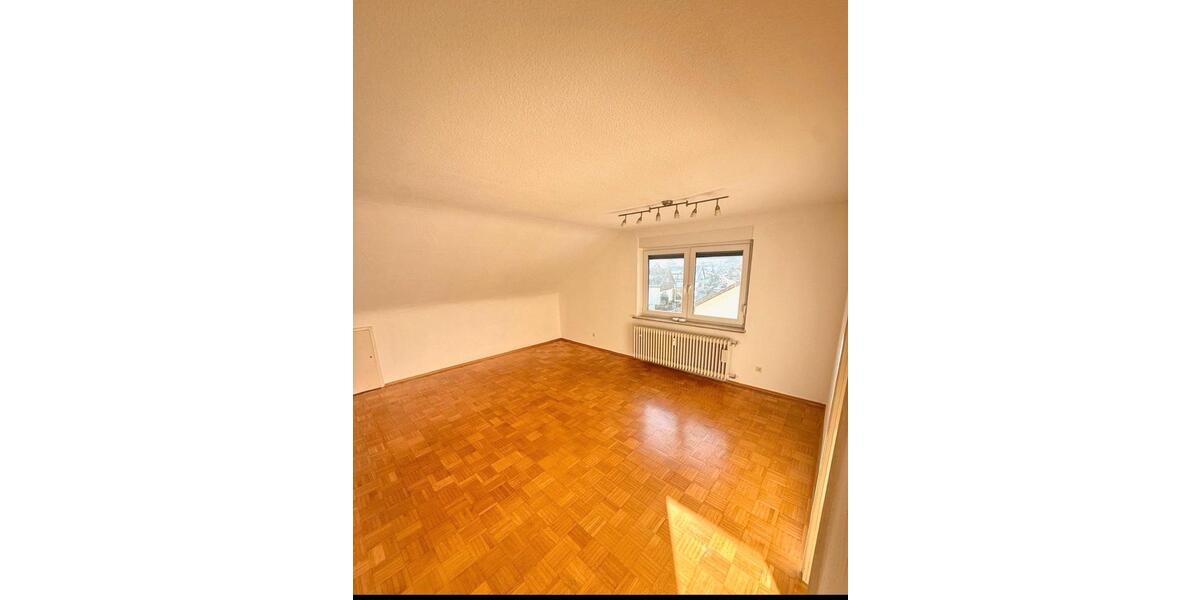 Dachgeschoßwohnung Kuchen - 3.5 Zimmer, 65 m&sup2;, 650&euro; | Angebot:25103993