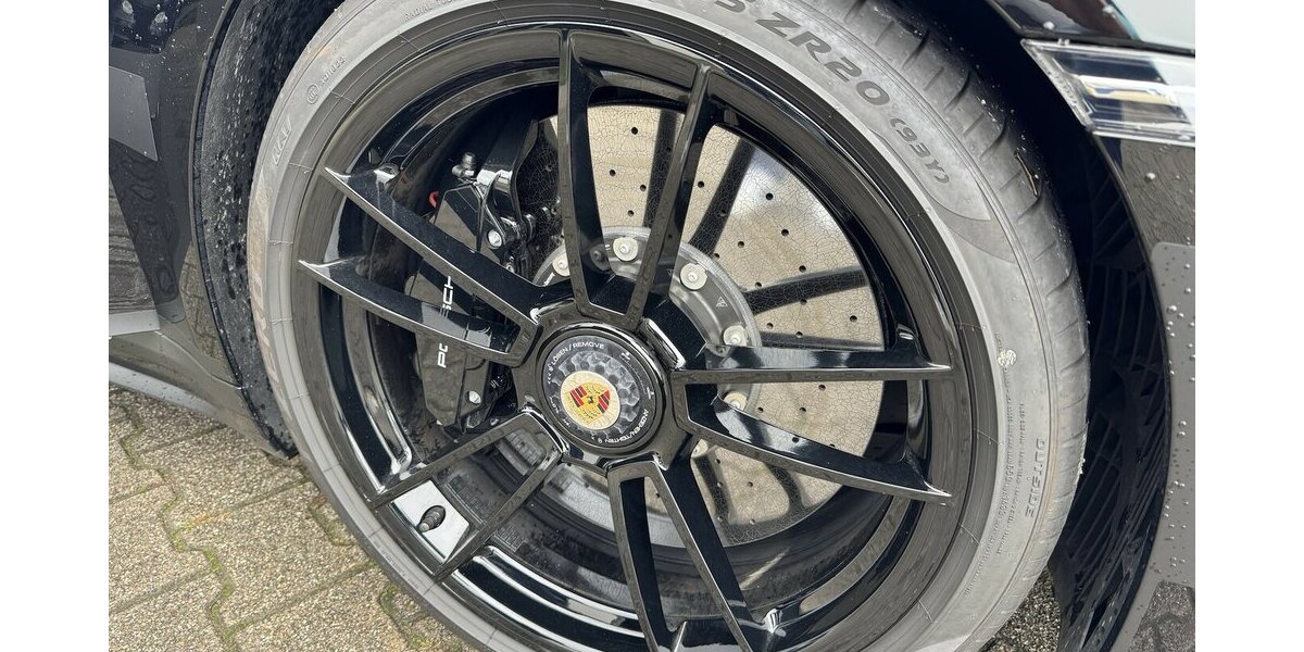 Porsche 992 Turbo S Cabriolet Keramik Sportabg alles schwa 7.000 km 248.000 &euro; Schorndorf 73614