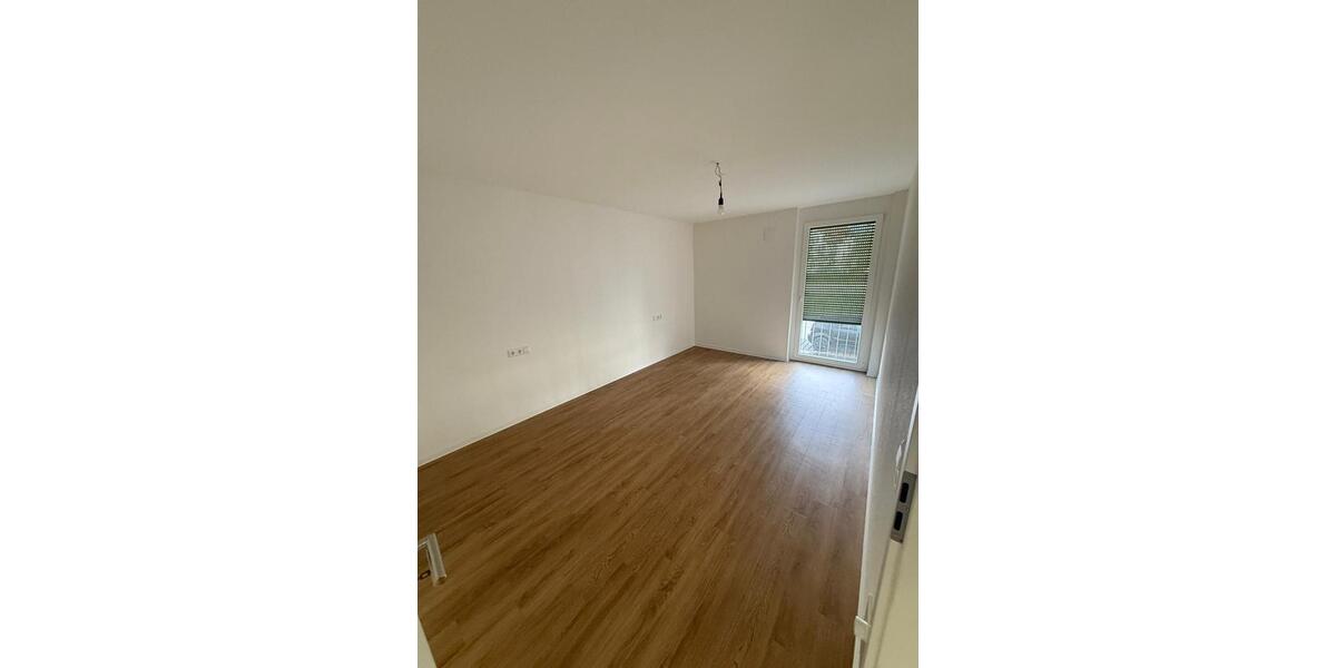Erdgeschoßwohnung Esslingen am Neckar Brühl - 3 Zimmer, 80 m&sup2;, 1.375&euro; | Angebot:25972429