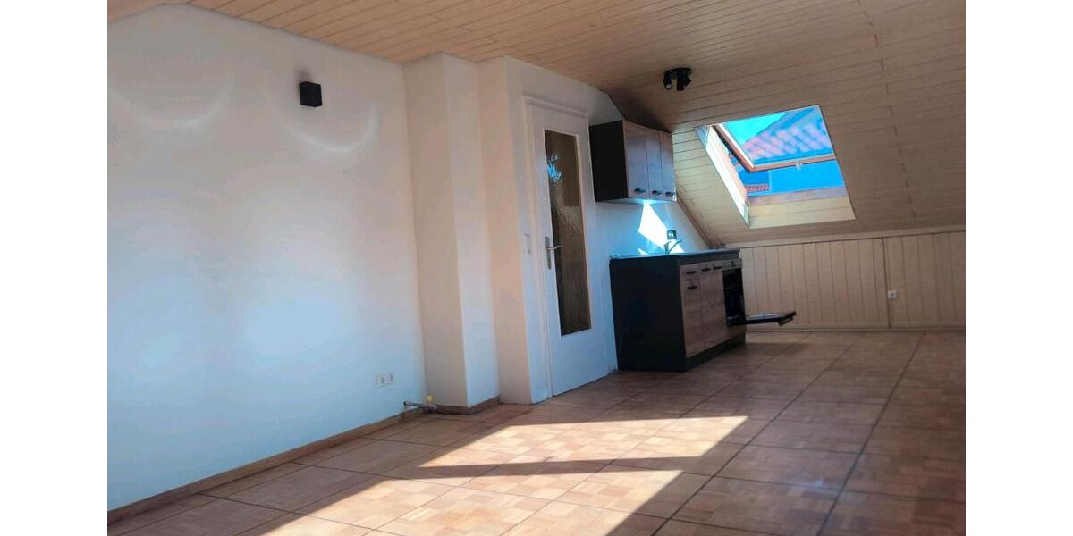 Dachgeschoßwohnung Esslingen am Neckar Pliensauvorstadt - 2.5 Zimmer, 44 m&sup2;, 840&euro; | Angebot:25839383