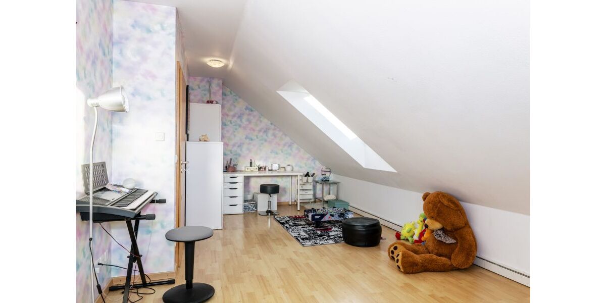 Provisionsfrei* Moderne, großzügige Doppelhaushälfte mit Einliegerwohnung, Garten, Carport, Solaranlage, Sauna & Jacuzzi, bezugsfrei - Doppelhaushälfte Uhingen | Angebot:27685704