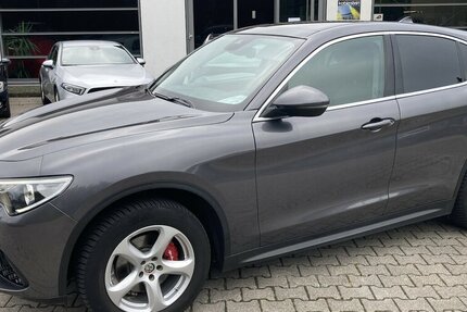 Alfa Romeo Stelvio Sprint 2.0 Turbo*2.Hand,Leder,Navi,Xenon 142.000 km 17.777 &euro; Schorndorf 73614
