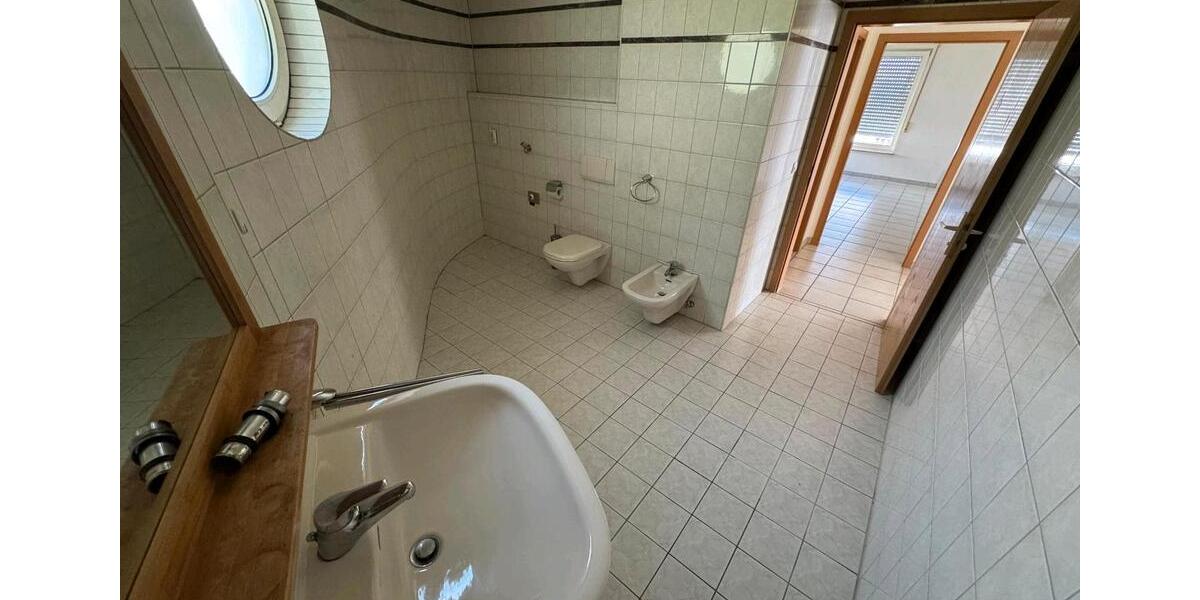 Hochparterre Göppingen Bruckwasen - 4 Zimmer, 122 m&sup2;, 1.250&euro; | Angebot:26515865