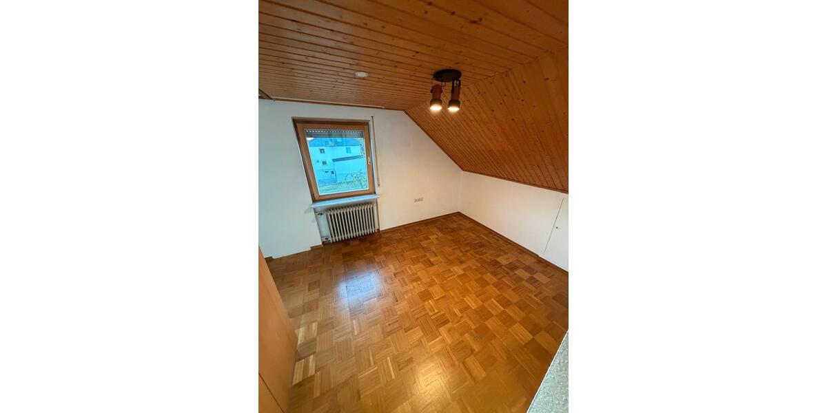 Einfamilienhaus Dettingen an der Erms - 4 Zimmer, 114 m&sup2;, 1.500&euro; | Angebot:27620230