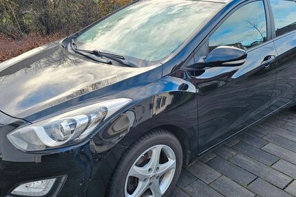 Hyundai i30 153.000 km 5.990 &euro; Nürtingen 72622