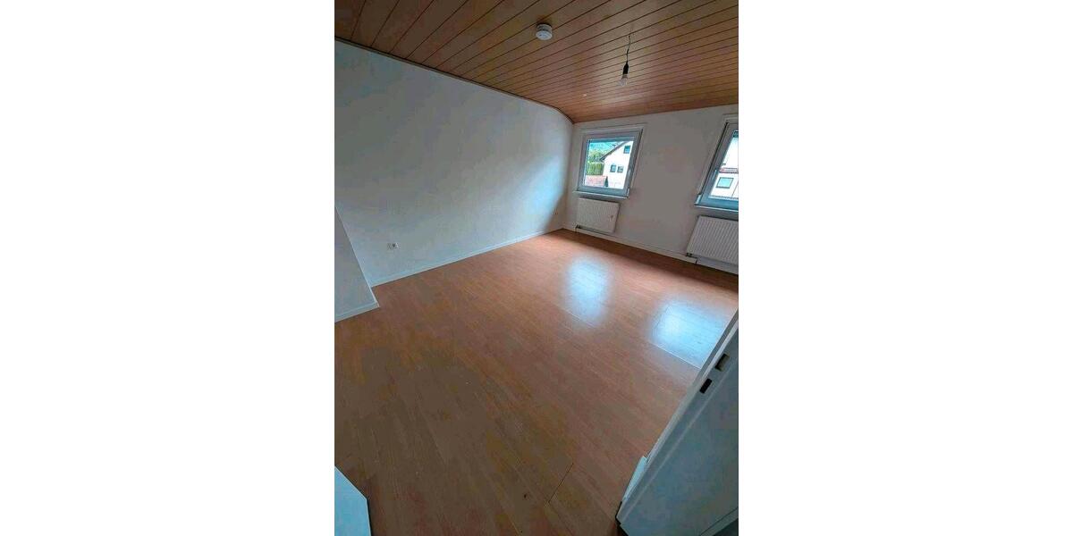 Etagenwohnung Lenningen - 7 Zimmer, 147 m&sup2;, 1.499&euro; | Angebot:26581342