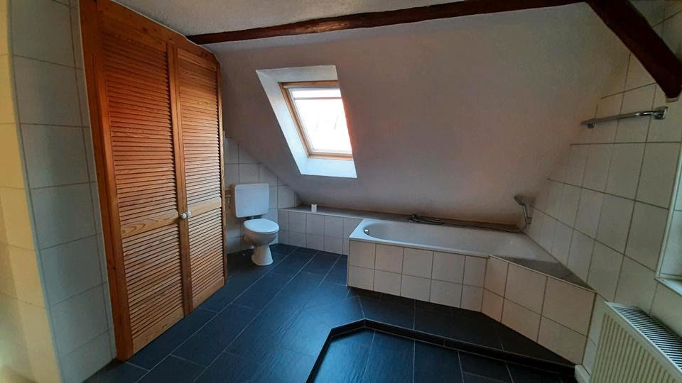 Dachgeschoßwohnung Berghülen - 3 Zimmer, 81 m&sup2;, 930&euro; | Angebot:26045338