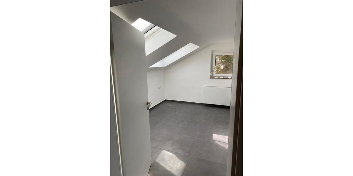 Dachgeschoßwohnung Schwäbisch Gmünd Bargau - 2.5 Zimmer, 90 m&sup2;, 1.200&euro; | Angebot:26039078