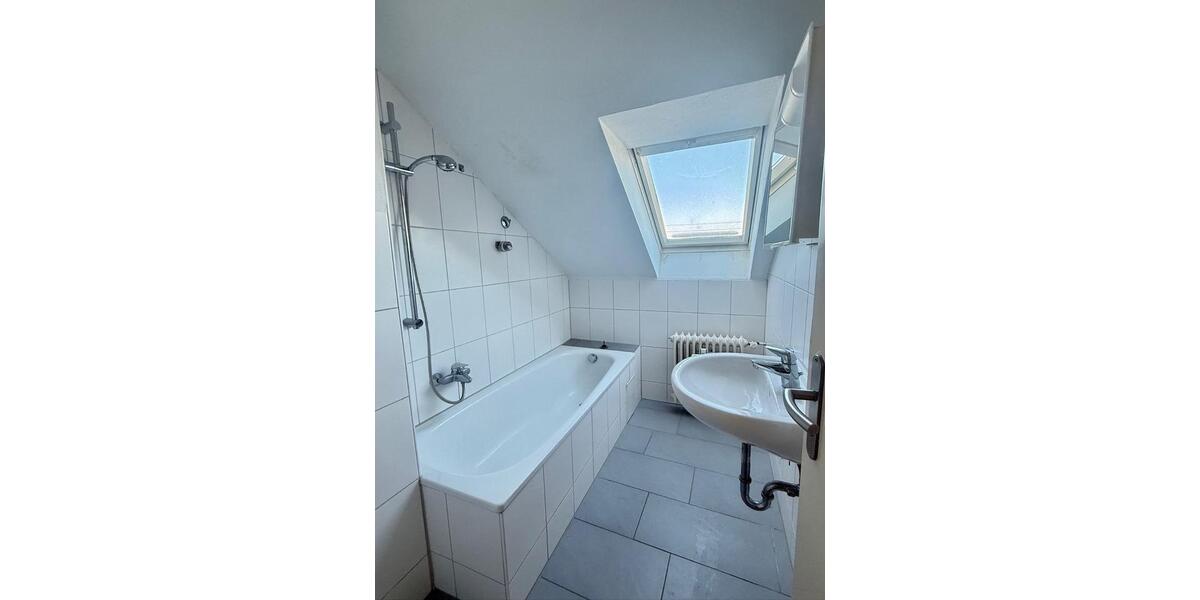 Dachgeschoßwohnung Kuchen - 3.5 Zimmer, 63 m&sup2;, 650&euro; | Angebot:25963154