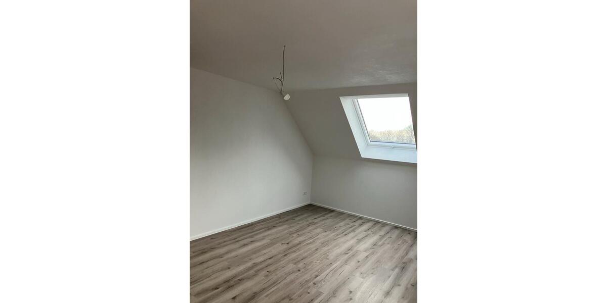 Dachgeschoßwohnung Mutlangen - 3.5 Zimmer, 120 m&sup2;, 1.100&euro; | Angebot:26029521