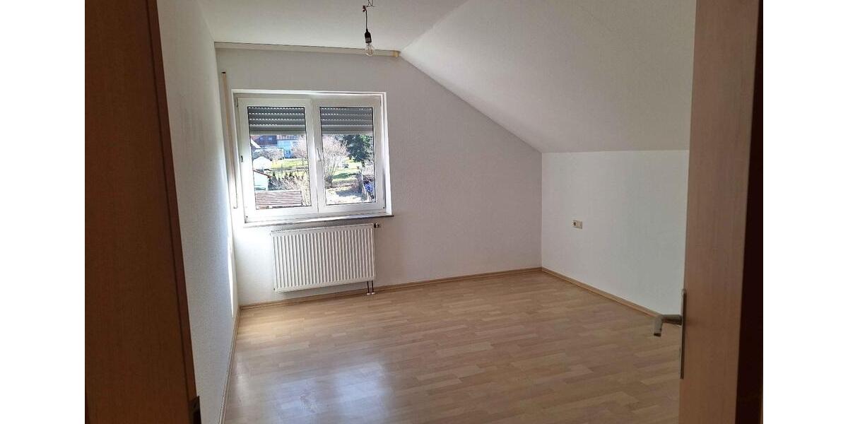 Dachgeschoßwohnung Böhmenkirch - 3 Zimmer, 70 m&sup2;, 600&euro; | Angebot:25941984