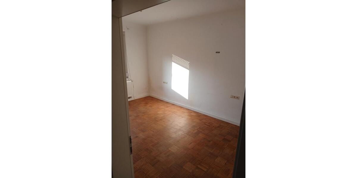 Erdgeschoßwohnung Göppingen - 4.5 Zimmer, 87 m&sup2;, 179.000&euro; | Angebot:26018652