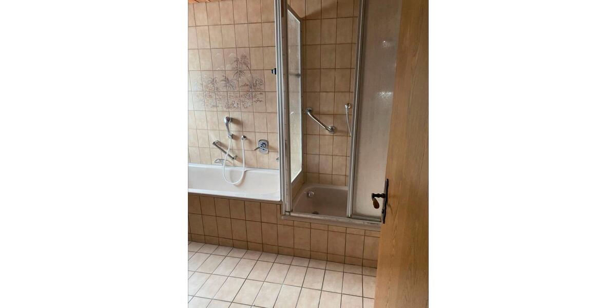 Etagenwohnung Baltmannsweiler - 3 Zimmer, 104 m&sup2;, 1.200&euro; | Angebot:26004526