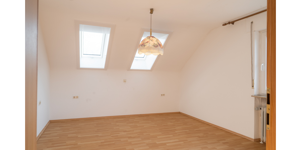 Sonnige Dachgeschoss-Oase mit PV-Anlage und Balkon - Etagenwohnung Schorndorf | Angebot:26548615