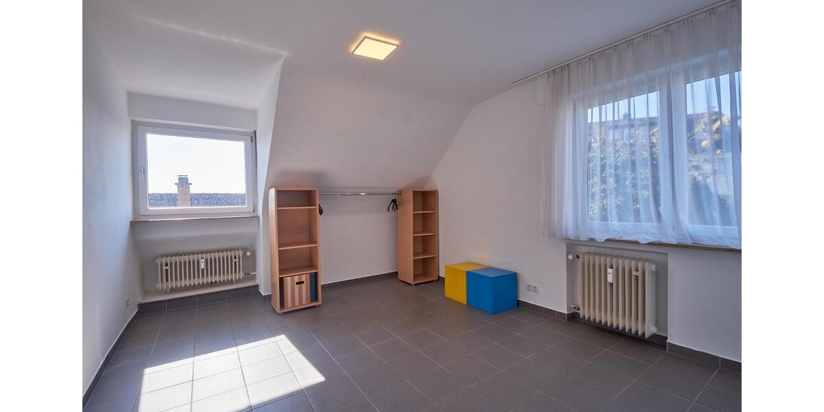 Dachgeschoßwohnung Esslingen am Neckar Brühl - 4.5 Zimmer, 105 m&sup2;, 359.000&euro; | Angebot:25905751