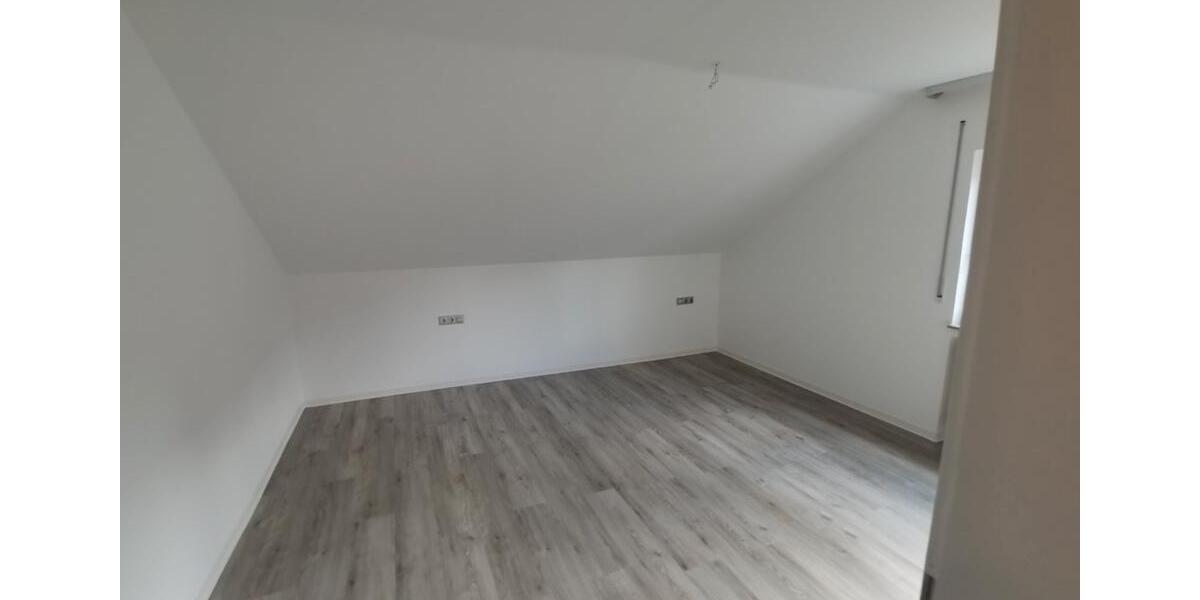 Dachgeschoßwohnung Rechberghausen - 2 Zimmer, 70 m&sup2;, 650&euro; | Angebot:26023519