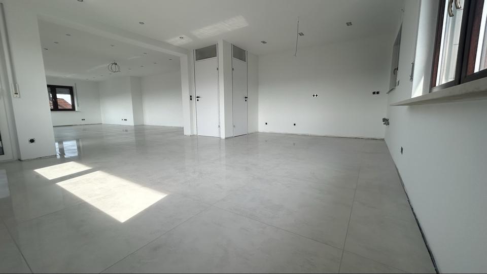 Erdgeschoßwohnung Weissach im Tal - 5 Zimmer, 132 m&sup2;, 1.630&euro; | Angebot:26020895