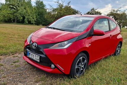 Toyota Aygo (X) 51.000 km 8.190 &euro; Wäschenbeuren 73116