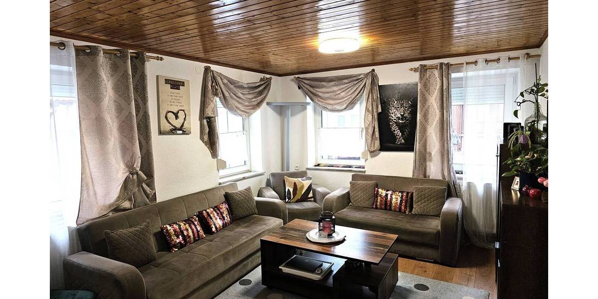 Etagenwohnung Laichingen Feldstetten - 7 Zimmer, 202 m&sup2;, 299.000&euro; | Angebot:25695100