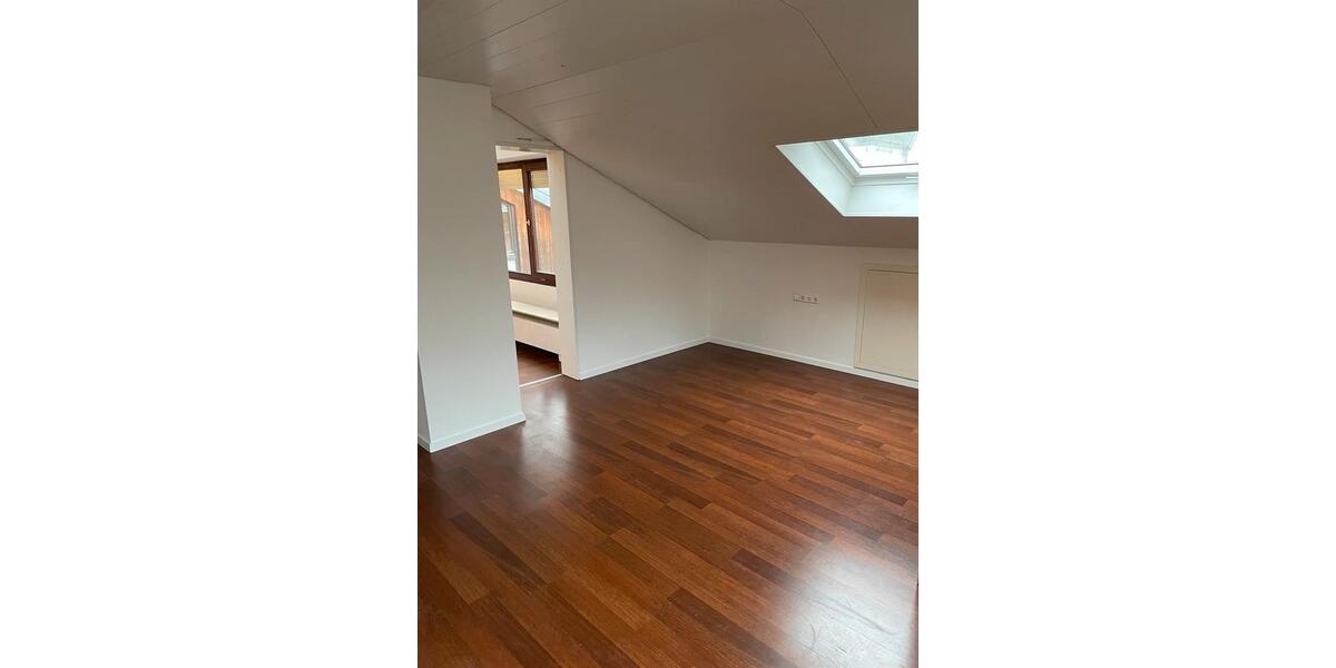 Dachgeschoßwohnung Fellbach - 4 Zimmer, 100 m&sup2;, 1.200&euro; | Angebot:25994993