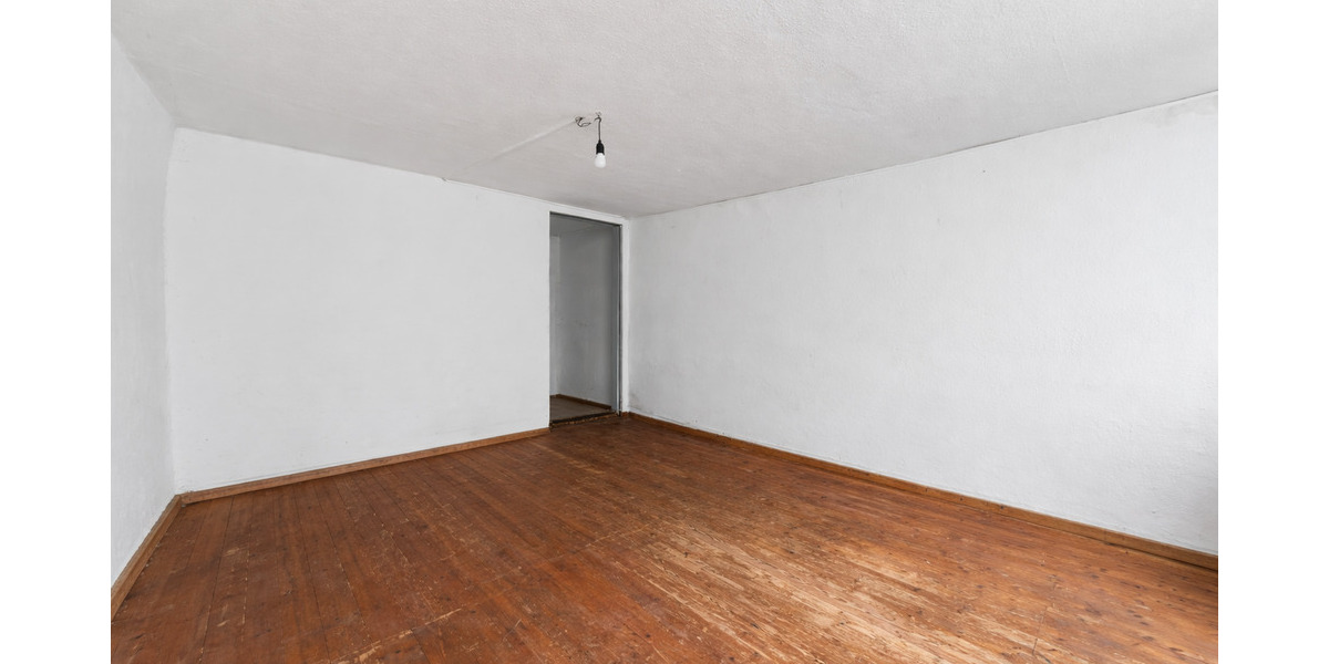 Mehrfamilienhaus, Wohnhaus Schwäbisch Gmünd - 9 Zimmer, 155 m&sup2;, 249.000&euro; | Angebot:25776970