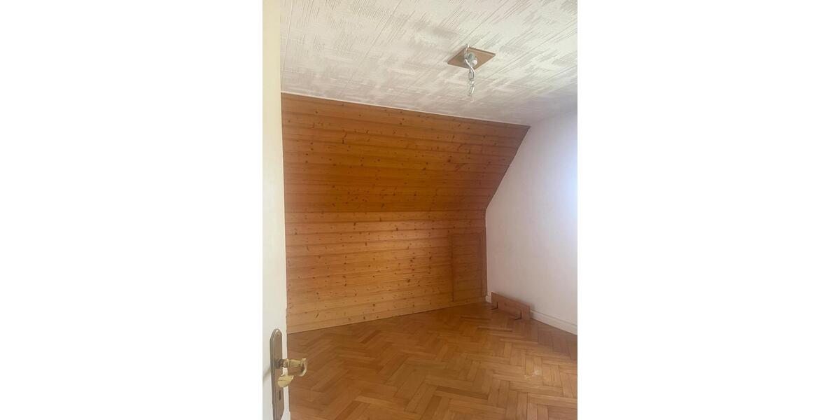 Dachgeschoßwohnung Göppingen Bruckwasen - 4 Zimmer, 84 m&sup2;, 840&euro; | Angebot:25944176