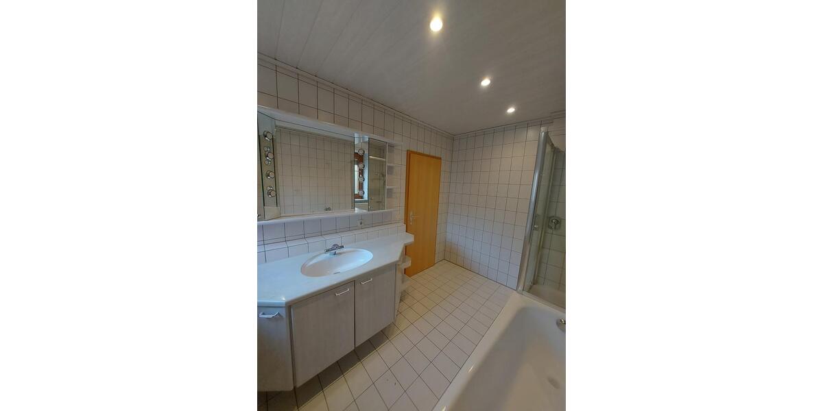 Erdgeschoßwohnung Ebersbach an der Fils - 3 Zimmer, 90 m&sup2;, 1.200&euro; | Angebot:25366445