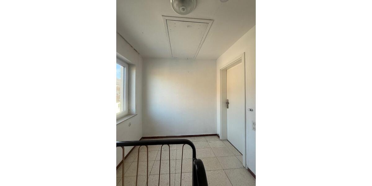 Dachgeschoßwohnung Kuchen - 3.5 Zimmer, 63 m&sup2;, 650&euro; | Angebot:25963154