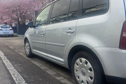 VW Touran 25.000 km 5.900 &euro; Schwäbisch Gmünd 73525